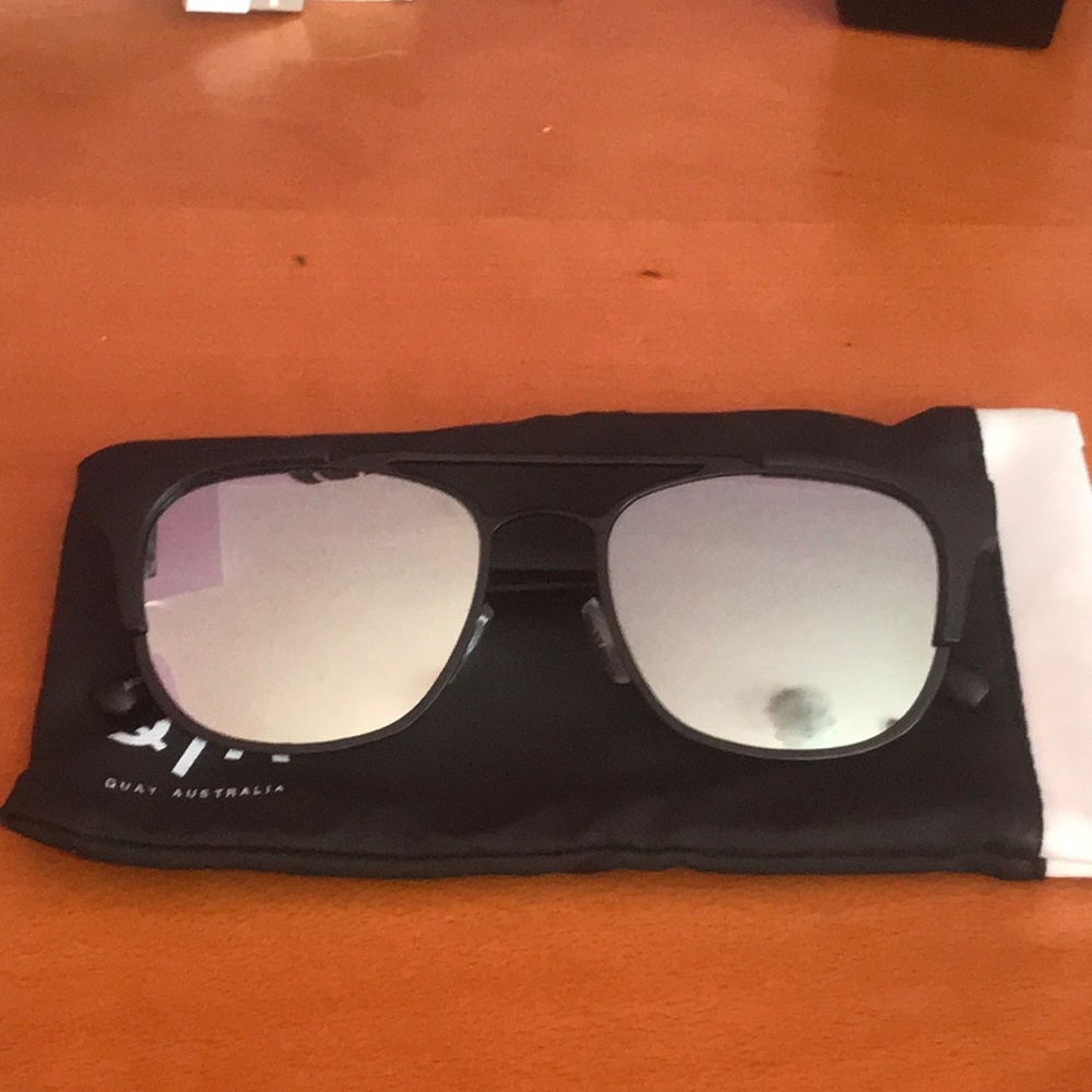 Brand new quay sunglasses